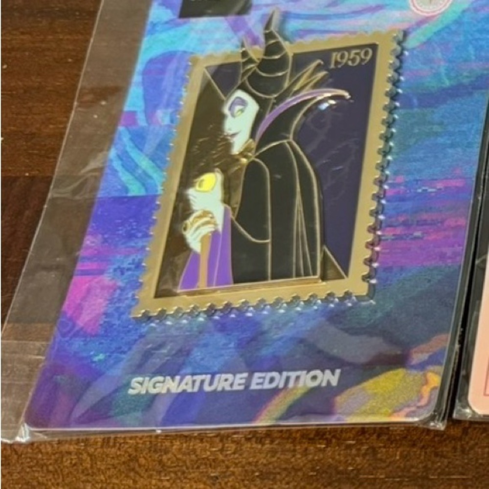 Maleficent Royal Stamp Pink a la Mode LE 400 Signature Edition (Purple & Gold)